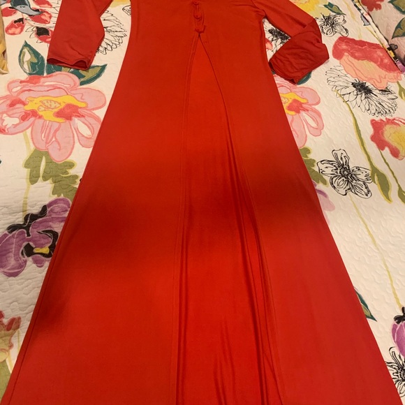 Red long sleeve duster top w/ long split in front. - Picture 3 of 3